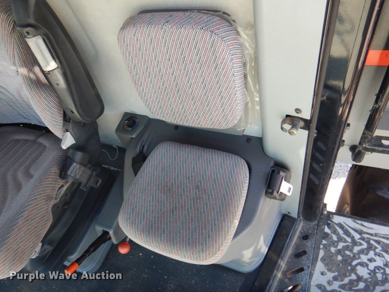 image for item JY9792 2004 Gleaner R65  combine