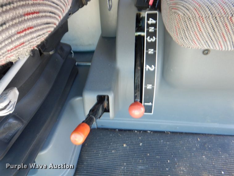 image for item JY9792 2004 Gleaner R65  combine