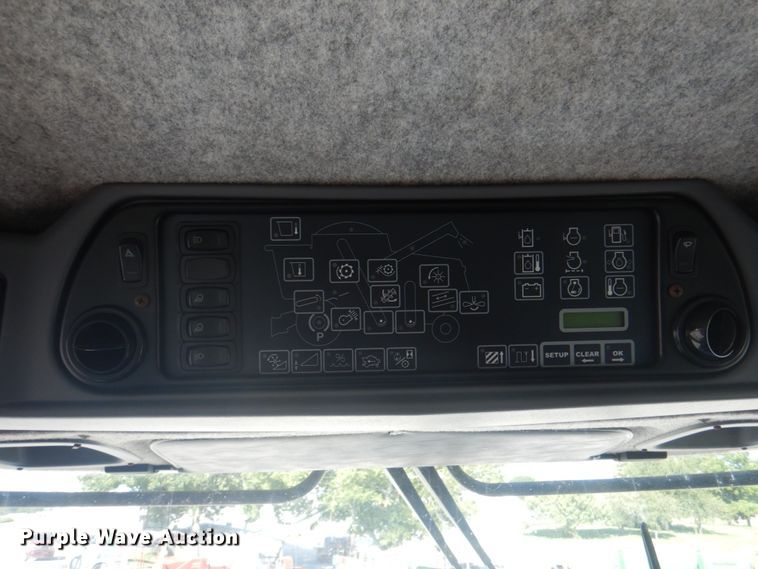 image for item JY9792 2004 Gleaner R65  combine