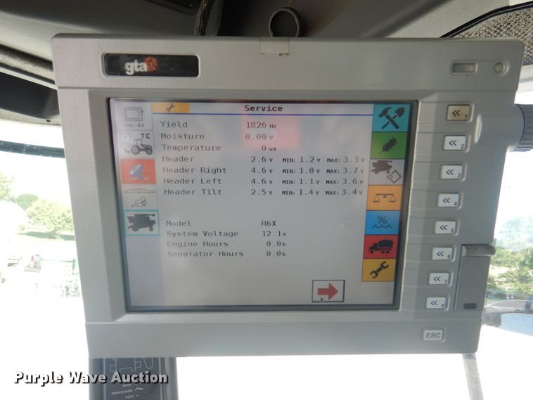 image for item JY9792 2004 Gleaner R65  combine