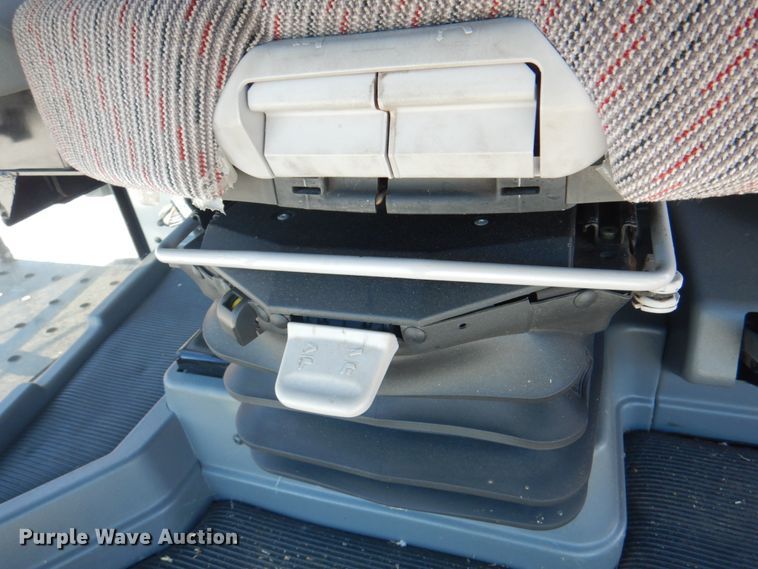 image for item JY9792 2004 Gleaner R65  combine