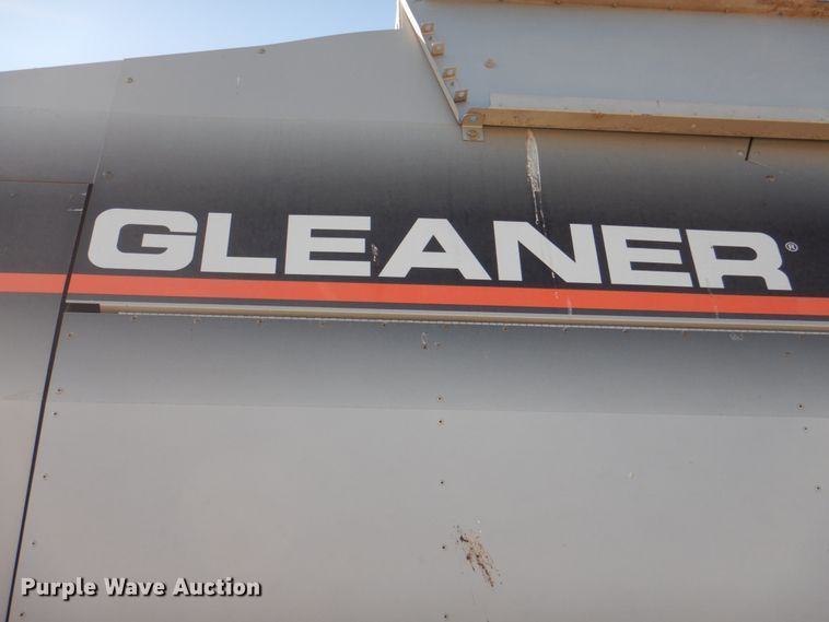 image for item JY9792 2004 Gleaner R65  combine