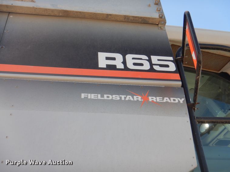 image for item JY9792 2004 Gleaner R65  combine