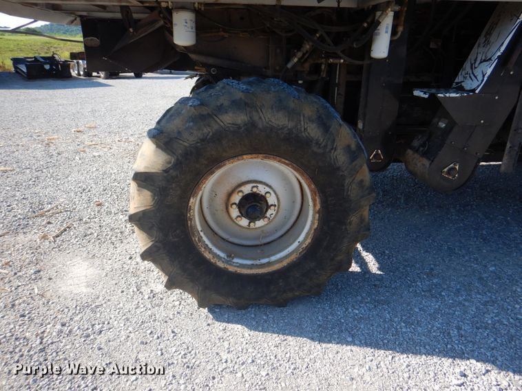 image for item JY9792 2004 Gleaner R65  combine