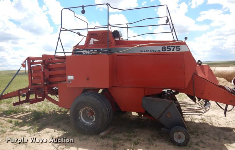 image for item JZ9972 1997 Case 8575  large square baler