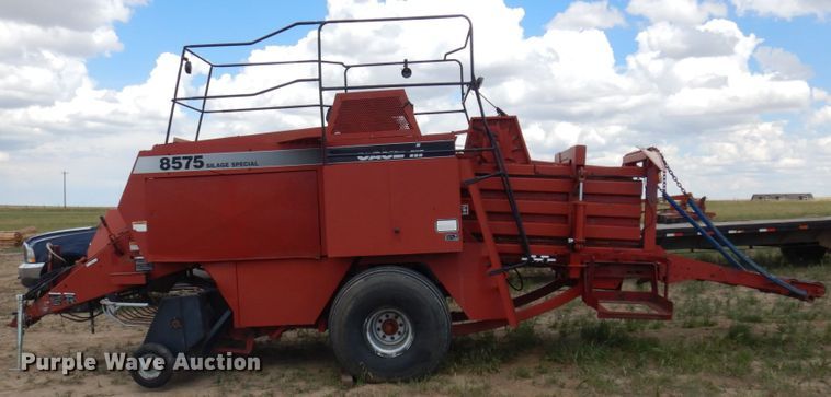 image for item JZ9972 1997 Case 8575  large square baler