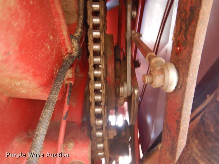 image for item JZ9972 1997 Case 8575  large square baler