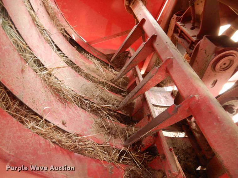 image for item JZ9972 1997 Case 8575  large square baler