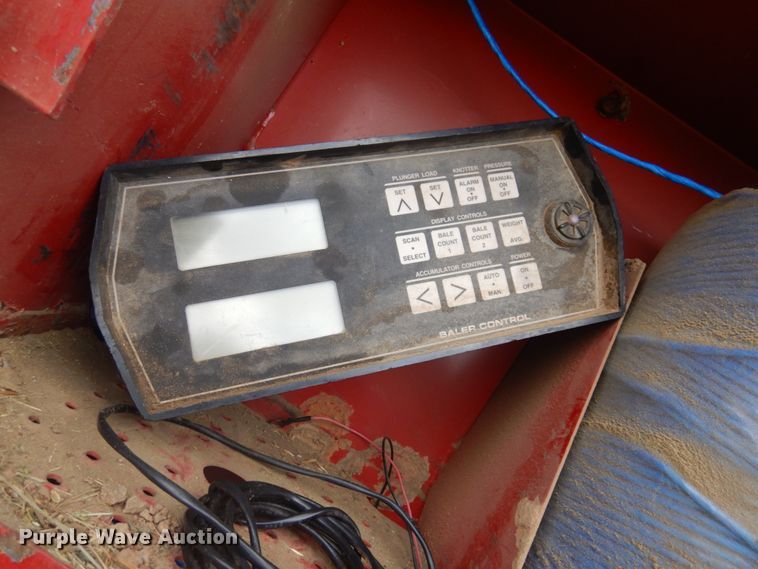 image for item JZ9972 1997 Case 8575  large square baler