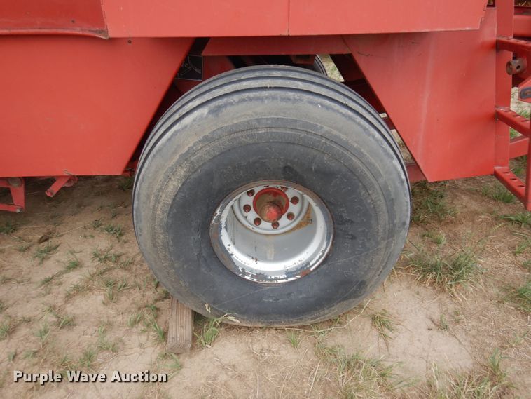 image for item JZ9972 1997 Case 8575  large square baler