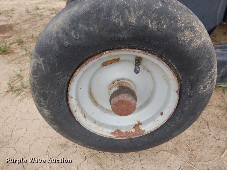 image for item JZ9972 1997 Case 8575  large square baler