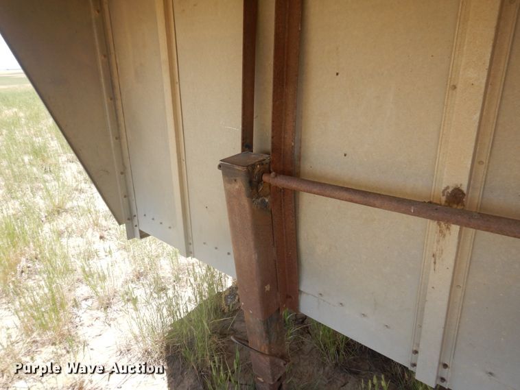 image for item JZ9973 2002 Duralite  livestock trailer