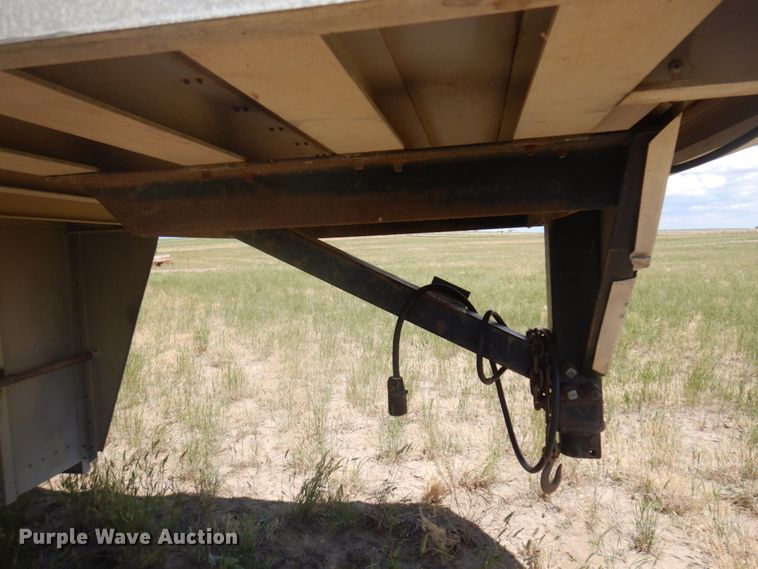 image for item JZ9973 2002 Duralite  livestock trailer