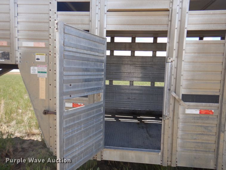 image for item JZ9973 2002 Duralite  livestock trailer