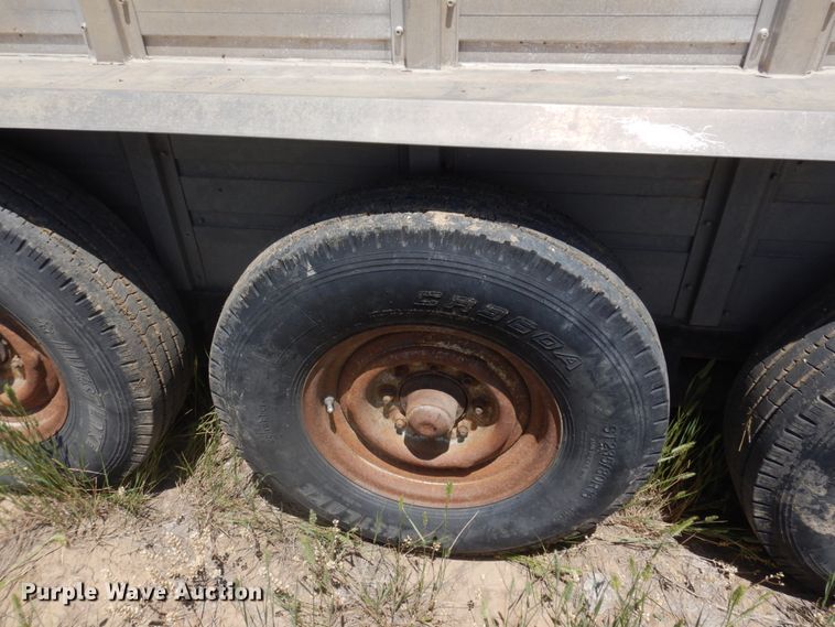 image for item JZ9973 2002 Duralite  livestock trailer