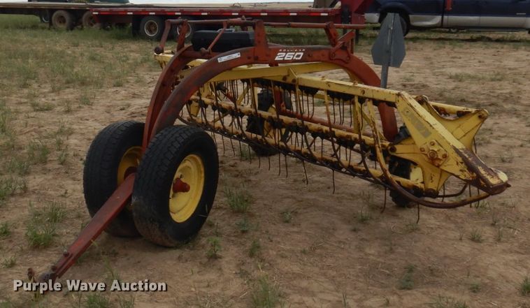 image for item JZ9975 New Holland 260  hay rake
