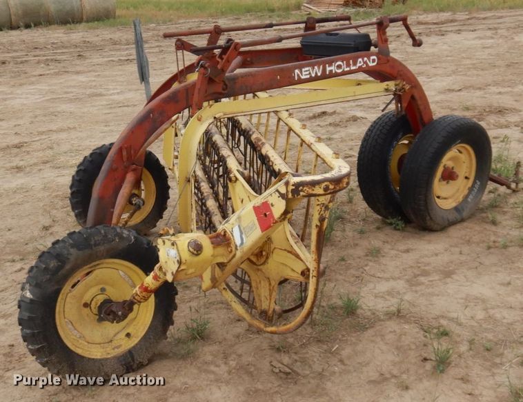 image for item JZ9975 New Holland 260  hay rake