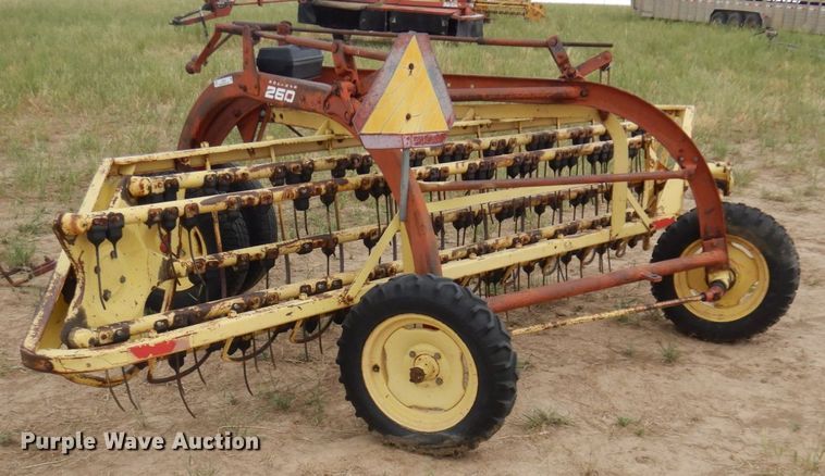 image for item JZ9975 New Holland 260  hay rake