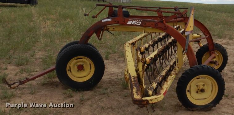 image for item JZ9975 New Holland 260  hay rake