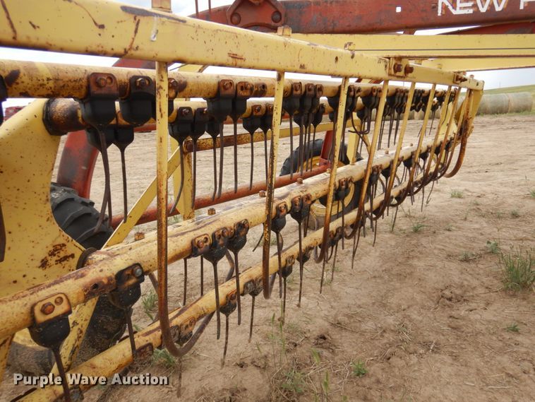 image for item JZ9975 New Holland 260  hay rake