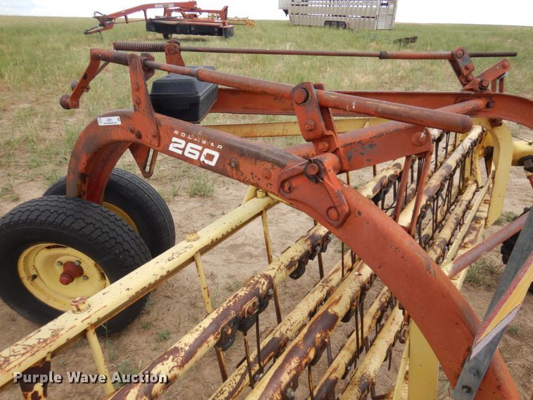 image for item JZ9975 New Holland 260  hay rake