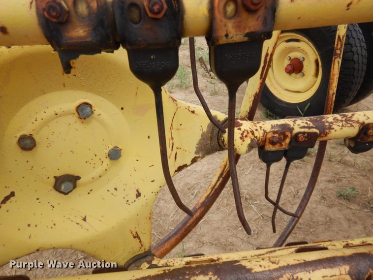 image for item JZ9975 New Holland 260  hay rake