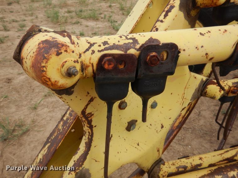 image for item JZ9975 New Holland 260  hay rake