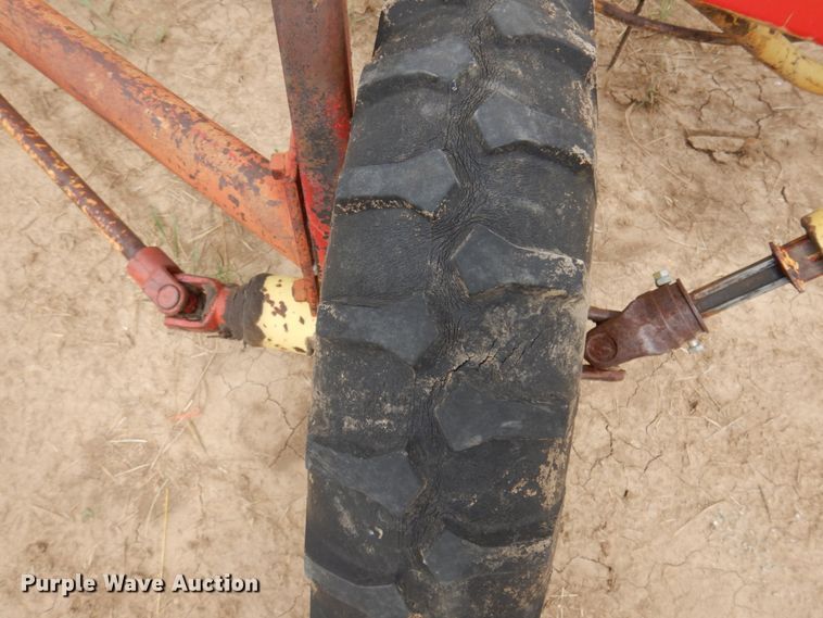 image for item JZ9975 New Holland 260  hay rake