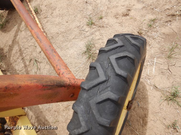 image for item JZ9975 New Holland 260  hay rake