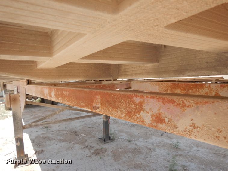 image for item DC2031 1989 East  end dump trailer