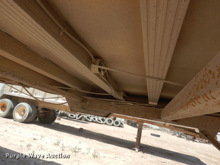 image for item DC2031 1989 East  end dump trailer