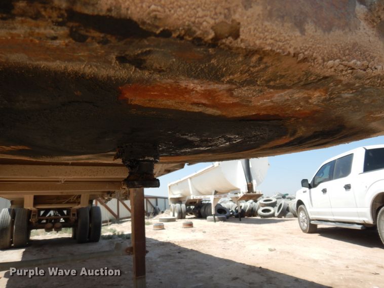 image for item DC2032 1988 East  end dump trailer