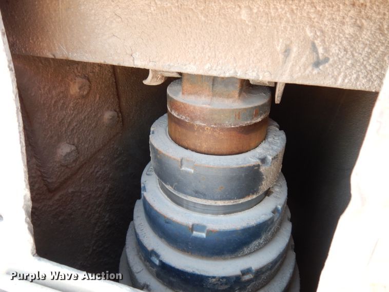 image for item DC2032 1988 East  end dump trailer