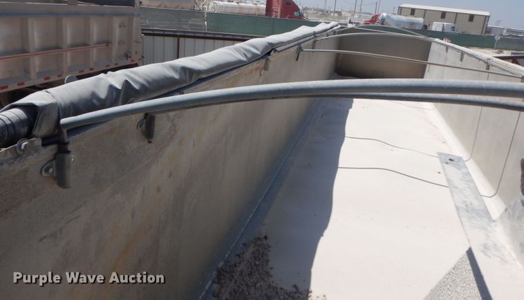 image for item DC2032 1988 East  end dump trailer