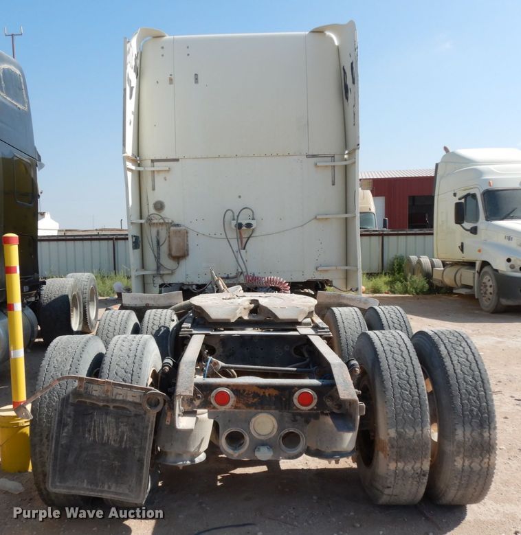 image for item DC2035 2001 Freightliner FLD120 Classic  semi truck