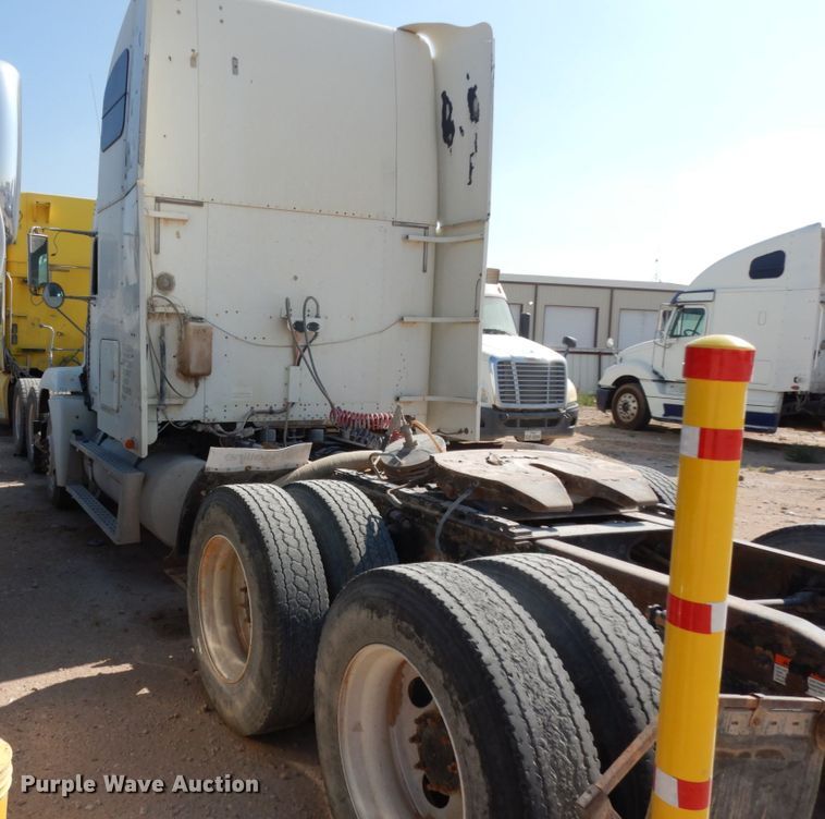 image for item DC2035 2001 Freightliner FLD120 Classic  semi truck