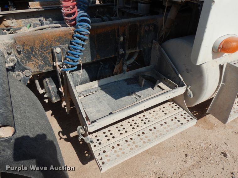 image for item DC2035 2001 Freightliner FLD120 Classic  semi truck