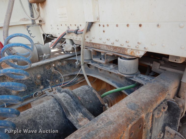 image for item DC2035 2001 Freightliner FLD120 Classic  semi truck