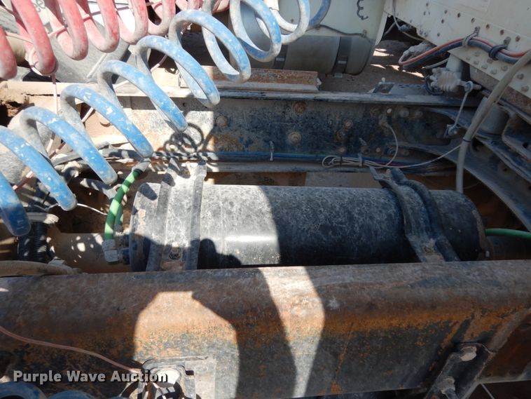 image for item DC2035 2001 Freightliner FLD120 Classic  semi truck