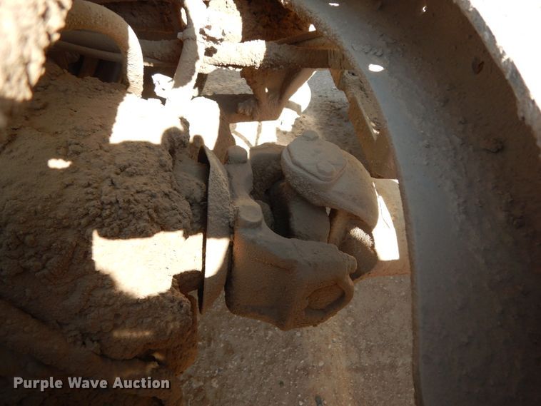 image for item DC2035 2001 Freightliner FLD120 Classic  semi truck