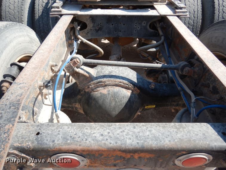 image for item DC2035 2001 Freightliner FLD120 Classic  semi truck