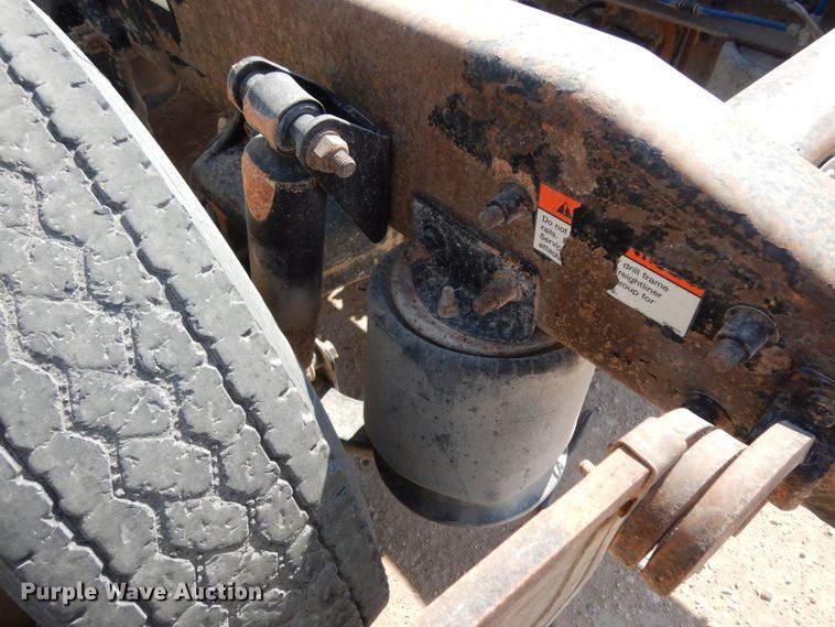 image for item DC2035 2001 Freightliner FLD120 Classic  semi truck