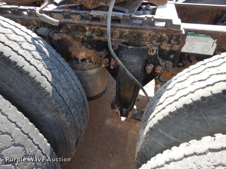 image for item DC2035 2001 Freightliner FLD120 Classic  semi truck