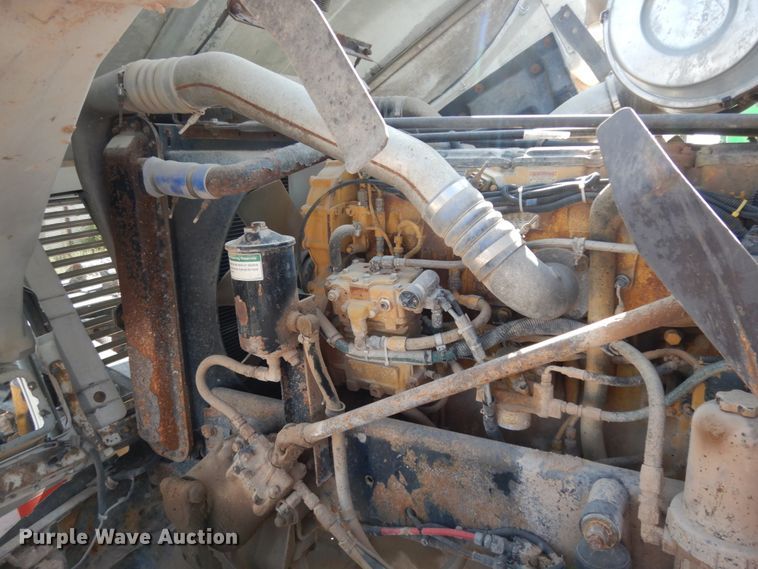 image for item DC2035 2001 Freightliner FLD120 Classic  semi truck