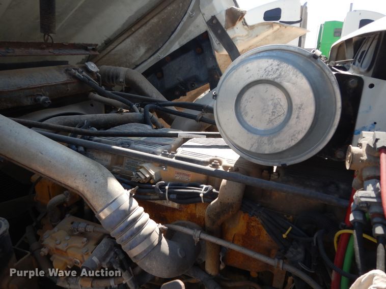 image for item DC2035 2001 Freightliner FLD120 Classic  semi truck