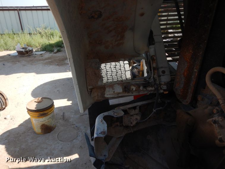 image for item DC2035 2001 Freightliner FLD120 Classic  semi truck