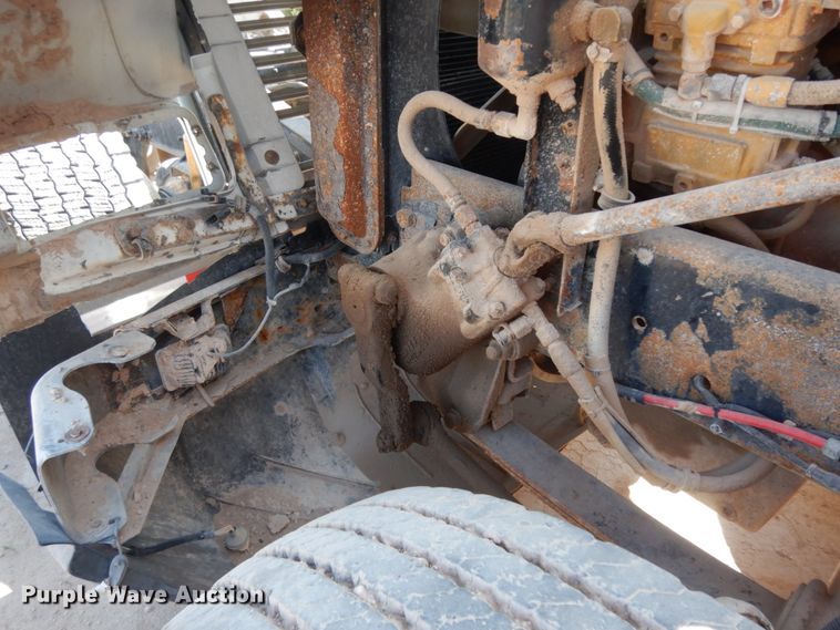 image for item DC2035 2001 Freightliner FLD120 Classic  semi truck