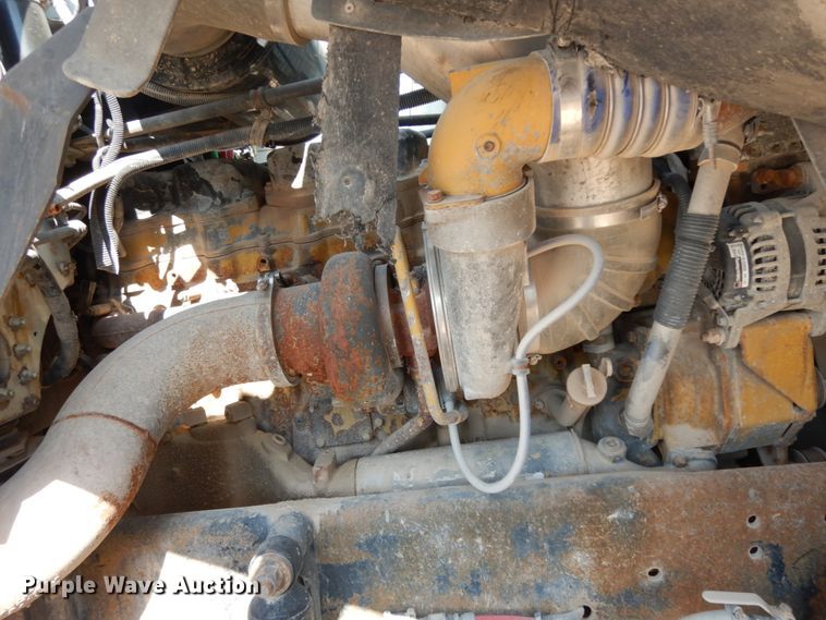 image for item DC2035 2001 Freightliner FLD120 Classic  semi truck