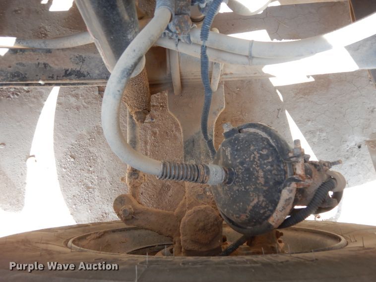 image for item DC2035 2001 Freightliner FLD120 Classic  semi truck