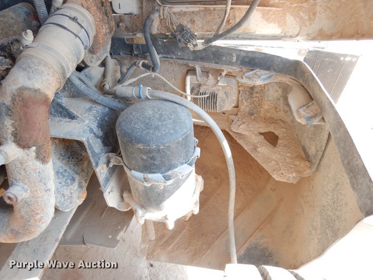 image for item DC2035 2001 Freightliner FLD120 Classic  semi truck